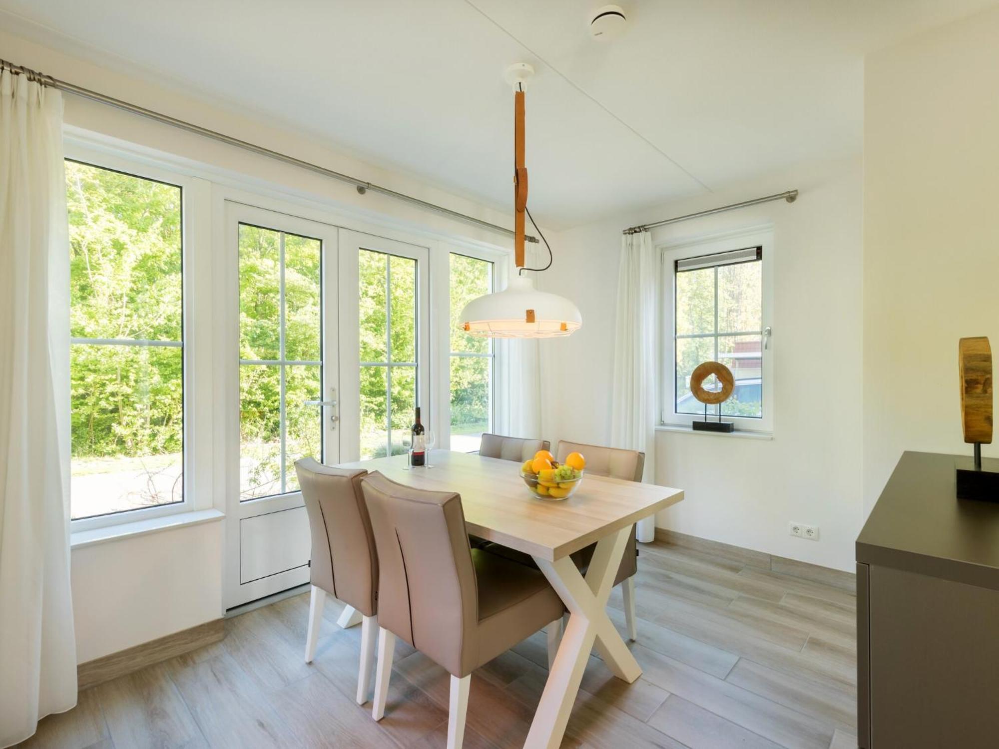 Luxurious, Stately With Patio Heater, In A 1km From The Villa