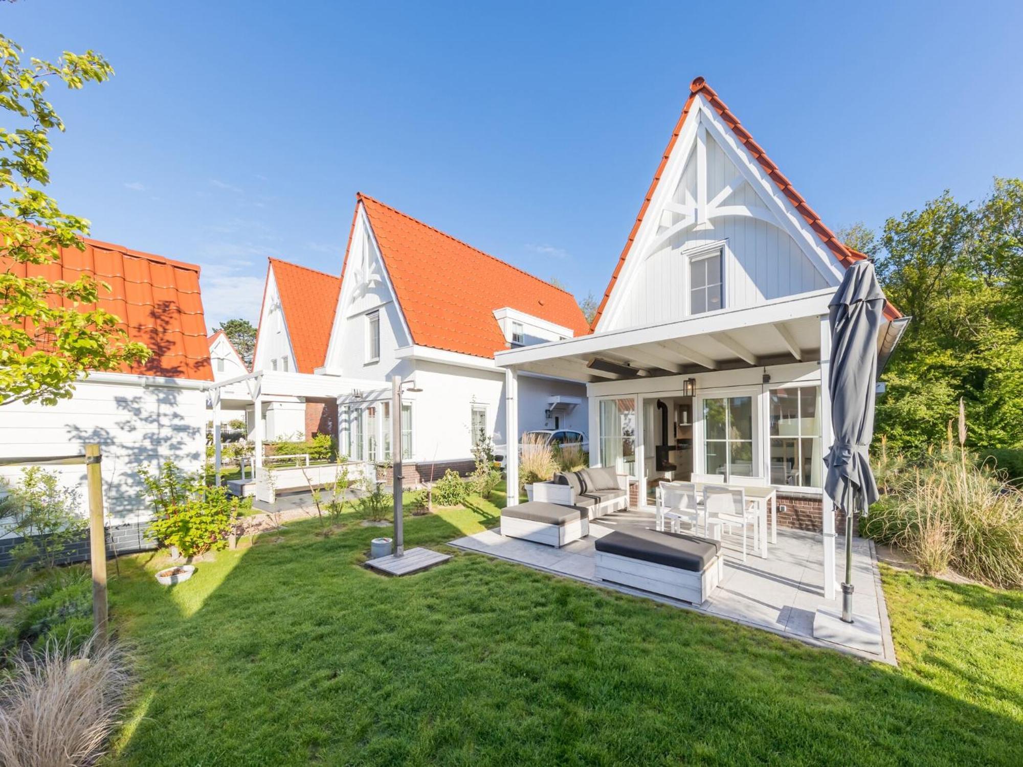 Luxurious, Stately With Patio Heater, In A 1km From The